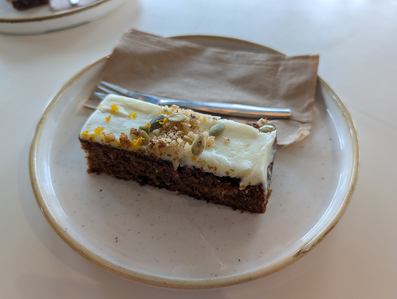 Морковный кекс с орехами