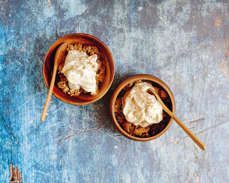 Гранола с грецким орехом и клюквой