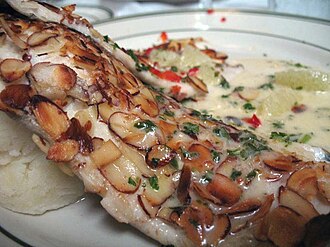 Форель с миндалём и лимоном