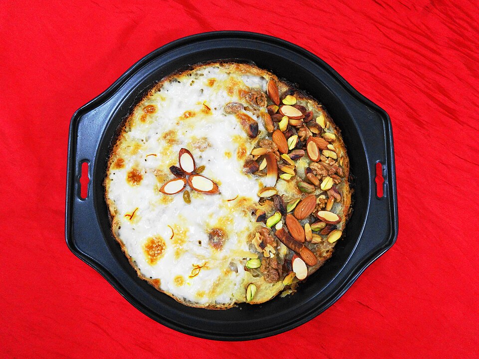 Ом Али с орехами и изюмом